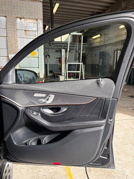 Mercedes-Benz EQC400 18 of 25