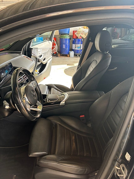 Mercedes-Benz EQC400 8 of 25