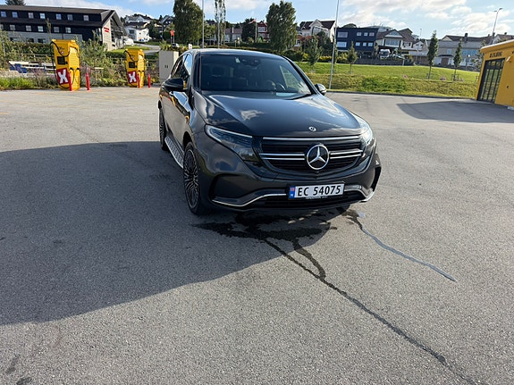 Mercedes-Benz EQC400 2 of 25