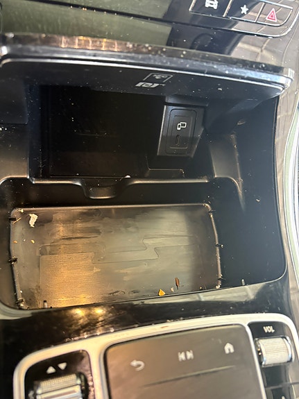 Mercedes-Benz EQC400 12 of 25