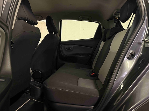 Toyota Yaris 8 of 22
