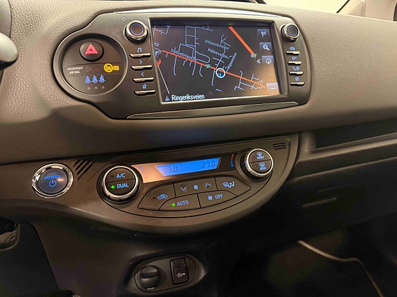 Toyota Yaris 14 of 22