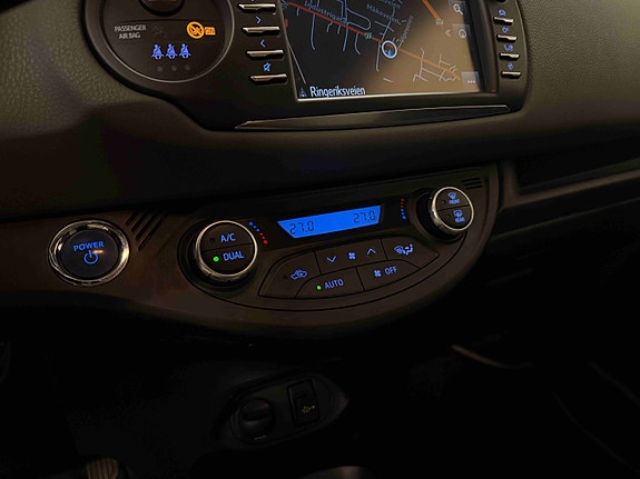 Toyota Yaris 9 of 22