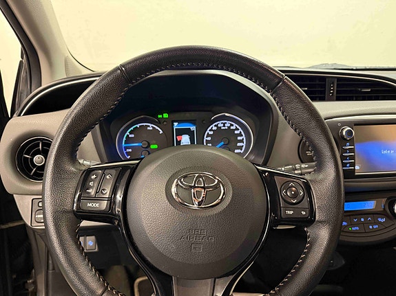 Toyota Yaris 18 of 22