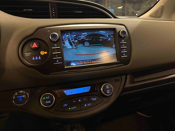 Toyota Yaris 19 of 22