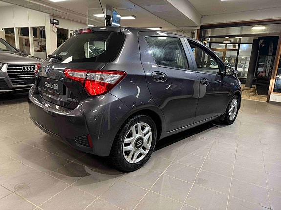 Toyota Yaris 5 of 22
