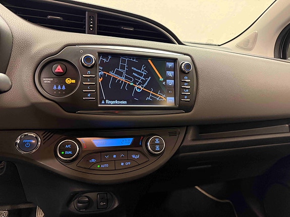 Toyota Yaris 13 of 22