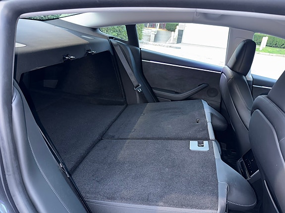 Tesla Model 3 9 of 14