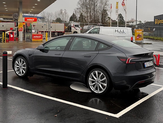 Tesla Model 3 12 of 14