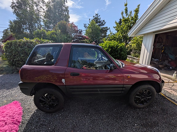 Toyota RAV4 2 of 13