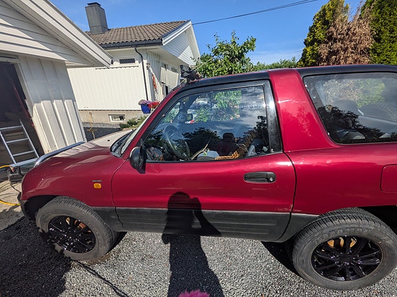 Toyota RAV4 6 of 13