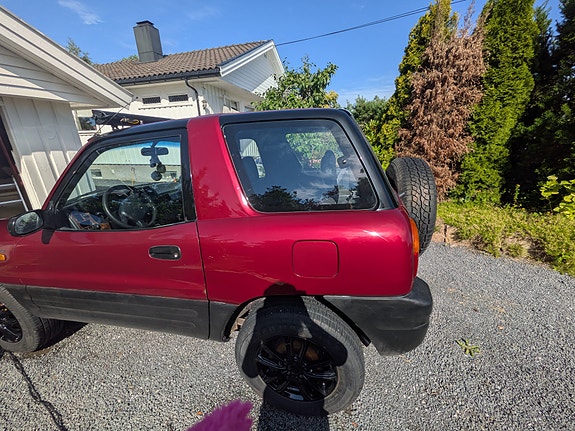Toyota RAV4 8 of 13