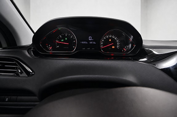 Peugeot 208 19 of 25