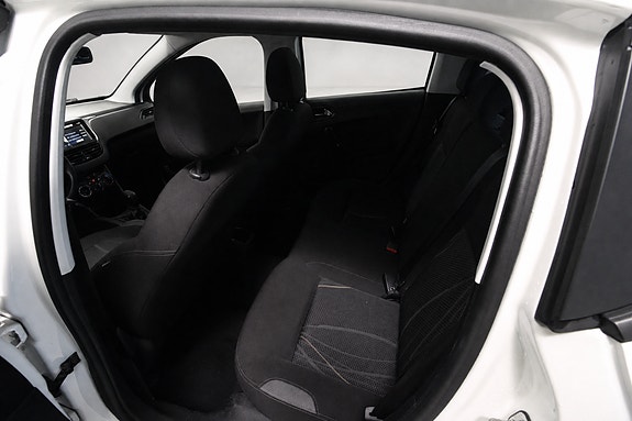 Peugeot 208 14 of 25