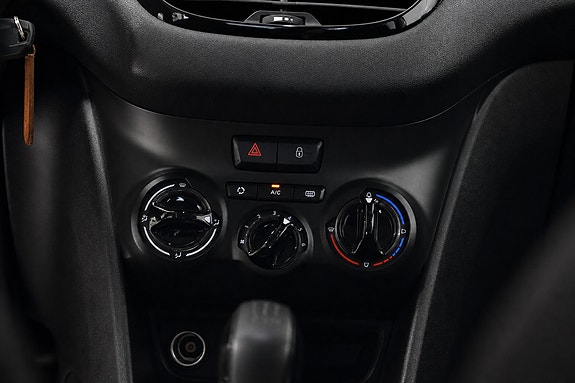 Peugeot 208 18 of 25