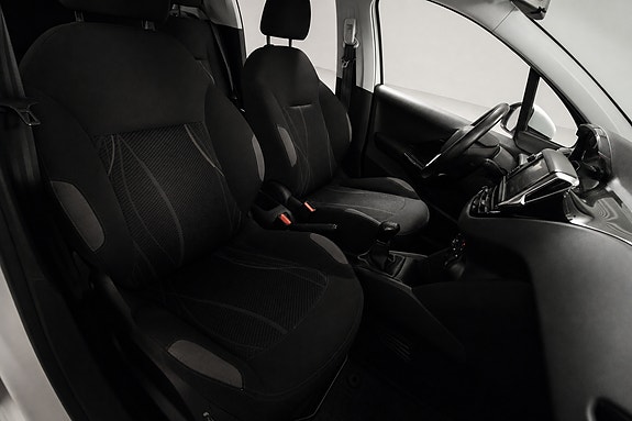 Peugeot 208 13 of 25