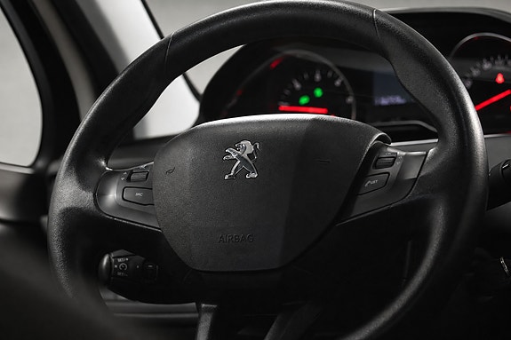 Peugeot 208 11 of 25