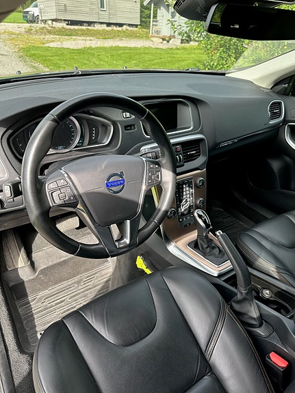 Volvo V40 Cross Country 8 of 12