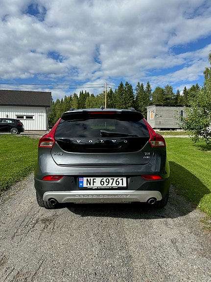 Volvo V40 Cross Country 3 of 12