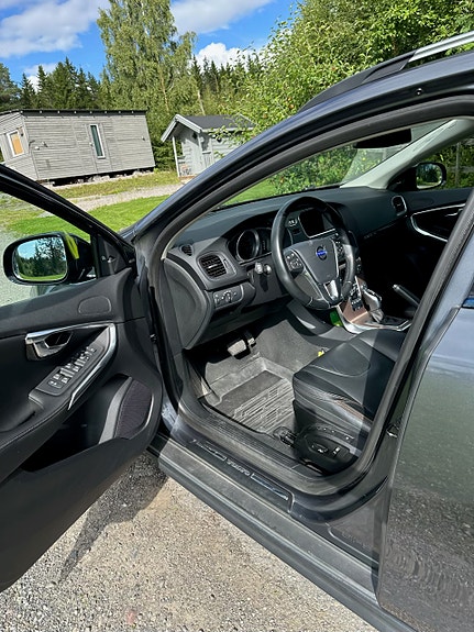 Volvo V40 Cross Country 7 of 12