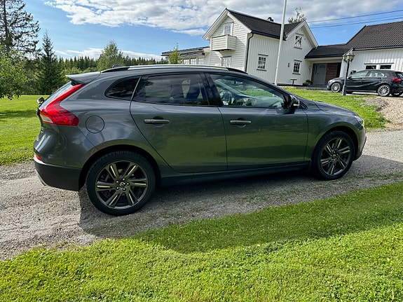 Volvo V40 Cross Country 4 of 12