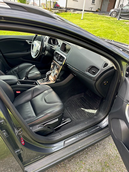 Volvo V40 Cross Country 10 of 12