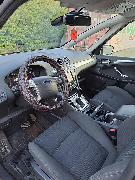 Ford S-MAX 8 of 12