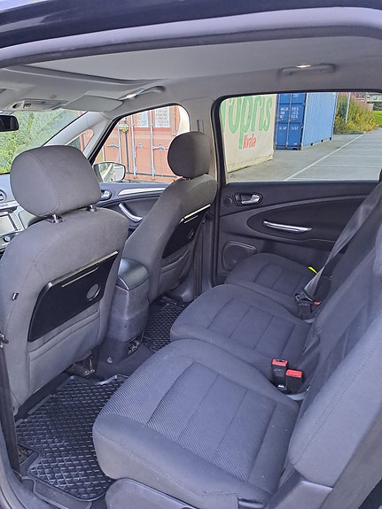 Ford S-MAX 9 of 12