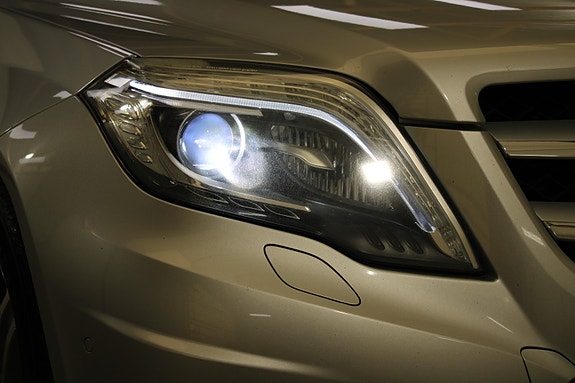 Mercedes-Benz GLK220 10 of 30