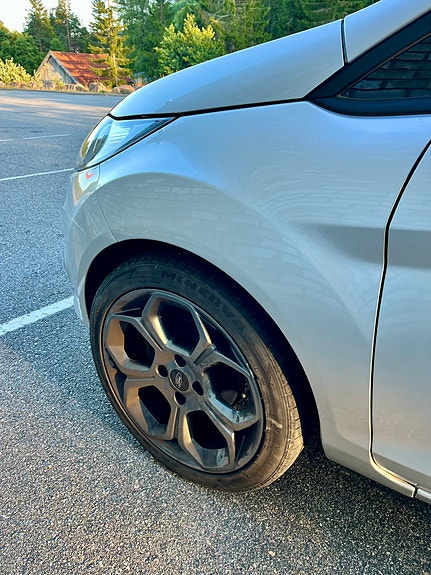 Ford Fiesta 13 of 30