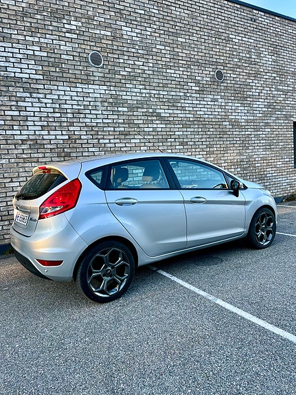 Ford Fiesta 8 of 30
