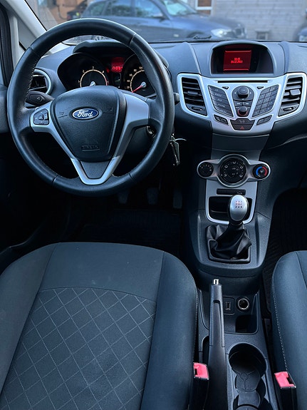 Ford Fiesta 26 of 30