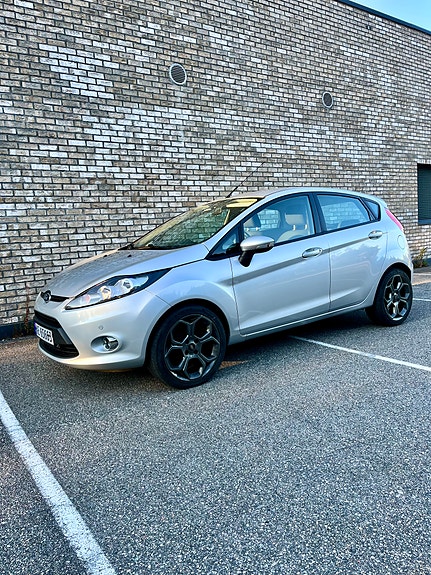 Ford Fiesta 2 of 30