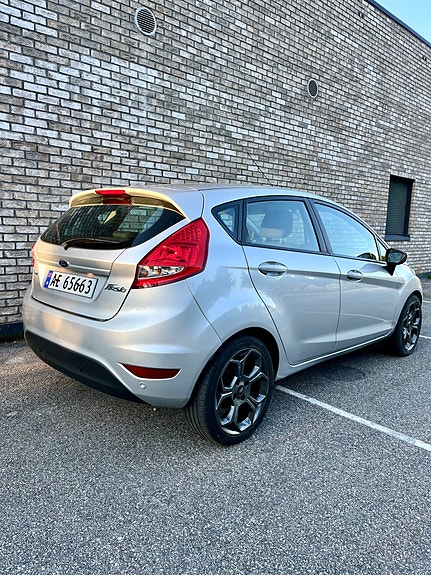 Ford Fiesta 7 of 30