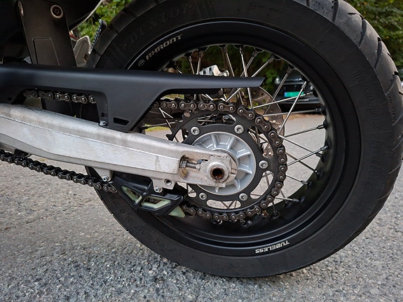 Husqvarna 701 Supermoto 15 of 16
