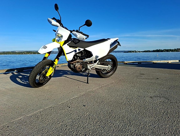 Husqvarna 701 Supermoto 5 of 16