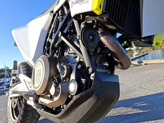 Husqvarna 701 Supermoto 9 of 16