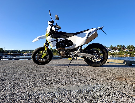 Husqvarna 701 Supermoto 2 of 16