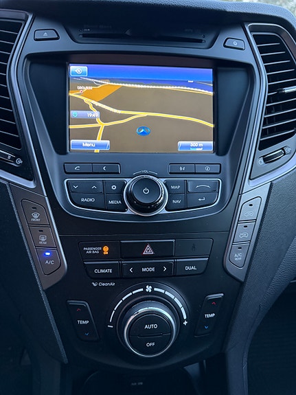 Hyundai Santa Fe 18 of 28