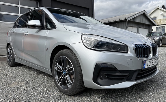 BMW 225xe 2 of 13