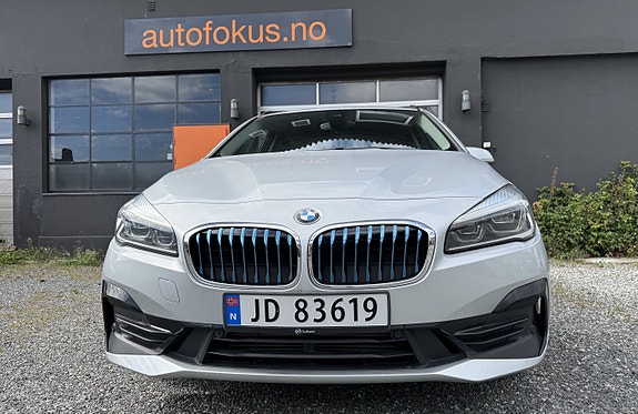BMW 225xe 3 of 13