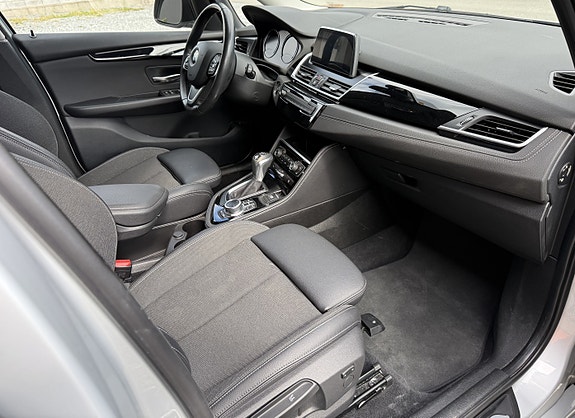 BMW 225xe 8 of 13