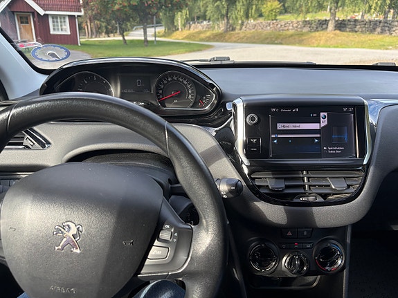 Peugeot 208 7 of 18