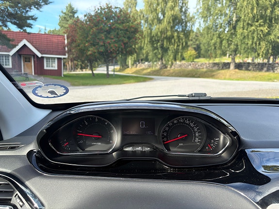 Peugeot 208 9 of 18