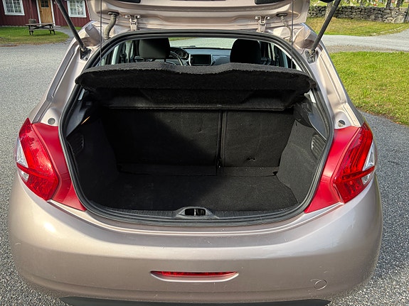 Peugeot 208 11 of 18