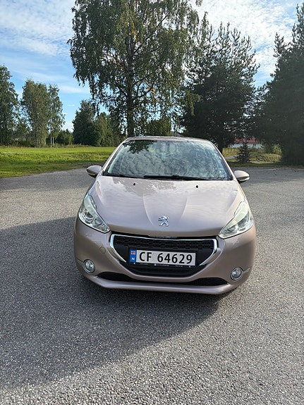 Peugeot 208 2 of 18