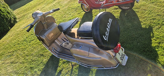 Vespa V5SA 5 of 17