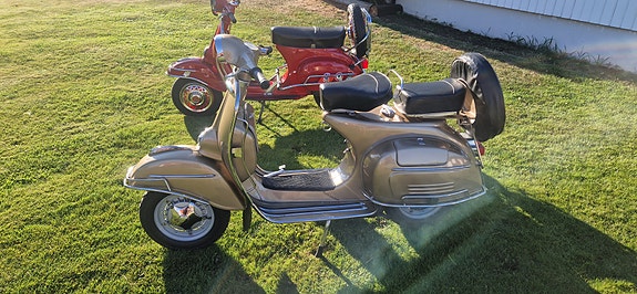 Vespa V5SA 3 of 17