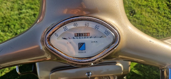 Vespa V5SA 10 of 17