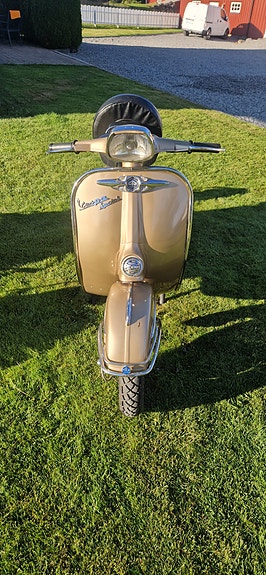 Vespa V5SA 8 of 17